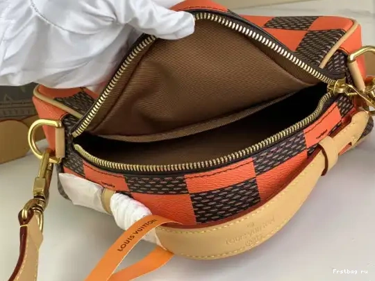 Frstbag ru Chess Messenger-24*24*8CM LOUIS VUITTON 0501